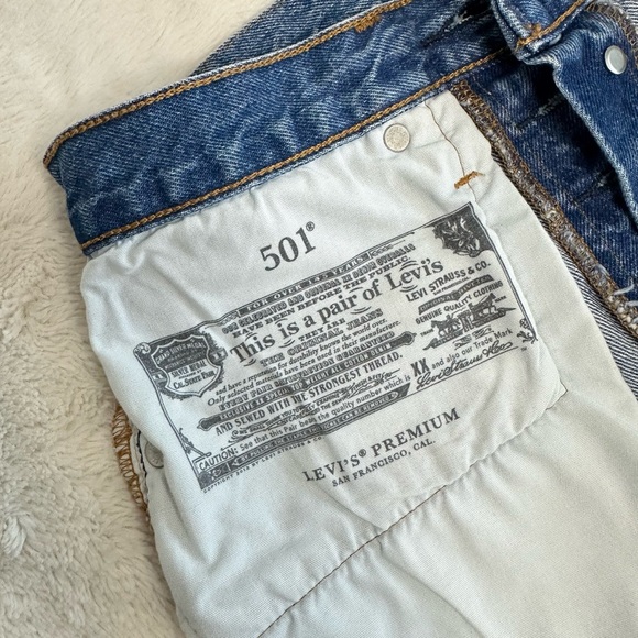 Levi’s 501 Shorts - Picture 3 of 4